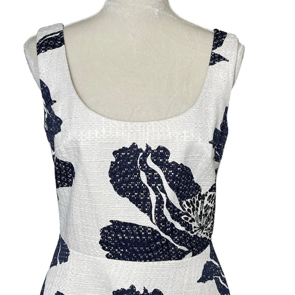 W by Worth Women’s Textured Floral Print Dress Size 4 Sleeveless Fit & Flared - Picture 2 of 8